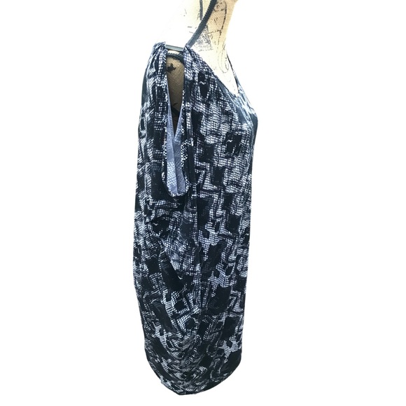 Kenneth Cole Reaction Black White Short Sleeve Slanted Hemline Blouse Sz L - Picture 5 of 10